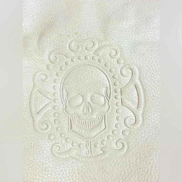 White bag with 💀 . No  name no brand - Picture 3 of 9